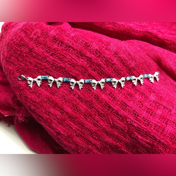 Bracelet w/Bows and Blue Rectangle Stones - Picture 2 of 8